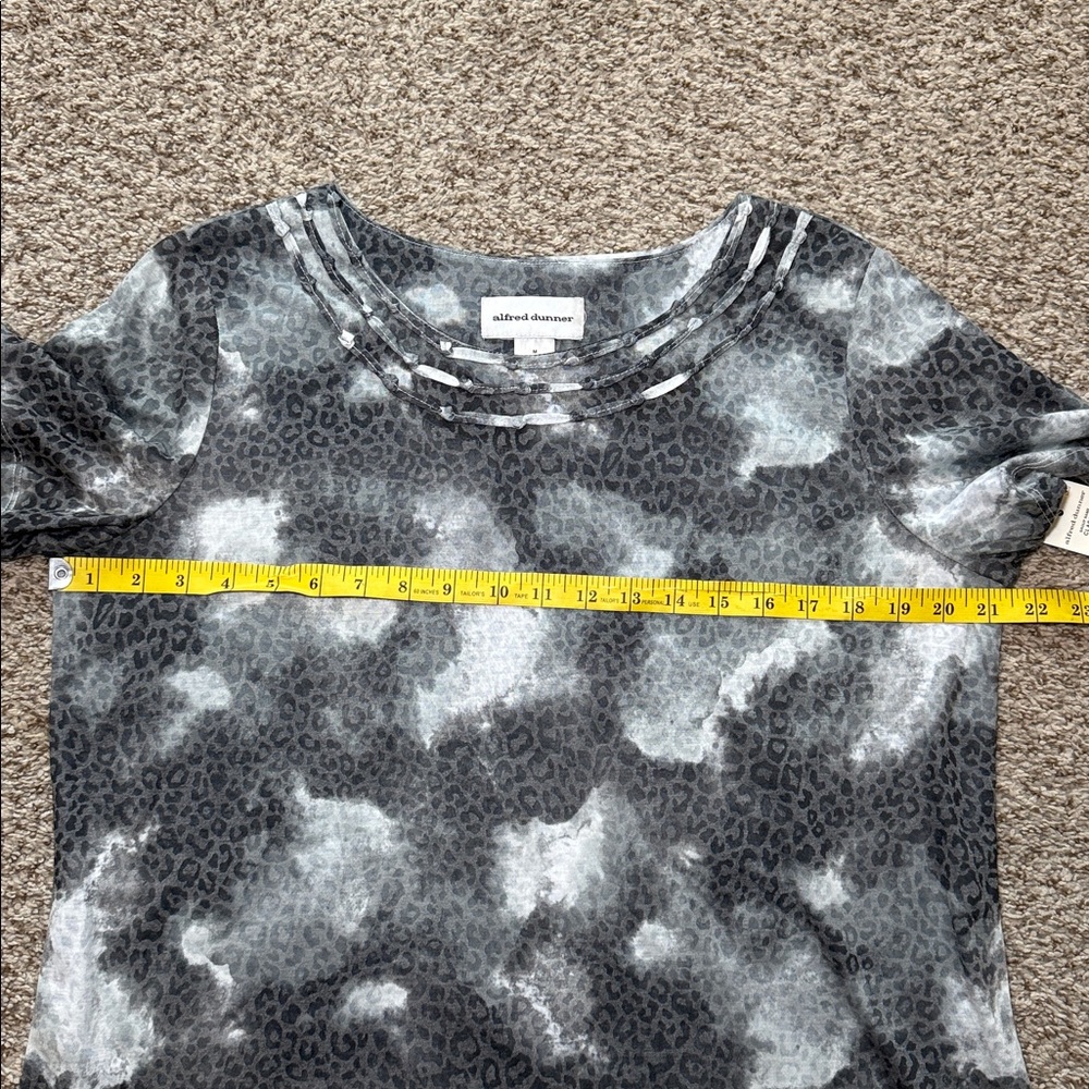 Alfred Dunner Women’s Black White Animal Print Short Sleeve Top Medium - Picture 5 of 6